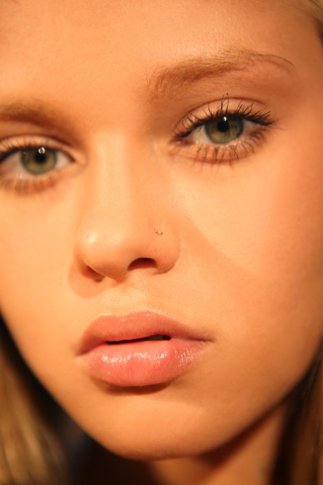 Sweet Russian teen Willa spreads her delicious pussy and flaunts her hot feet