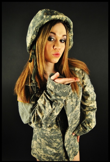 Heta militära flickor nakengalleri