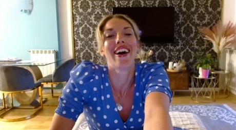 Ersties presenta Momentos íntimos con Lana desnuda Images