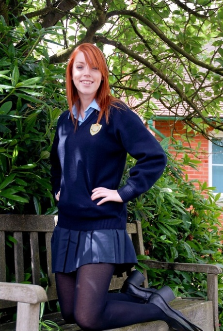 College Uniform avec Fi Stevens Images nues