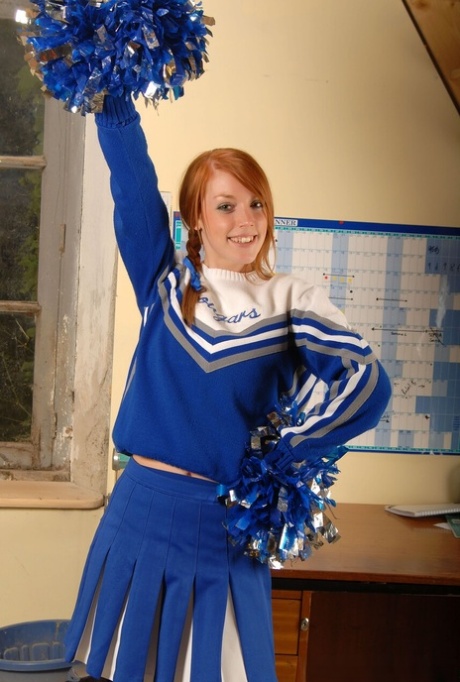 College Uniform framförd av Fi Stevens Naken Porr Bilder